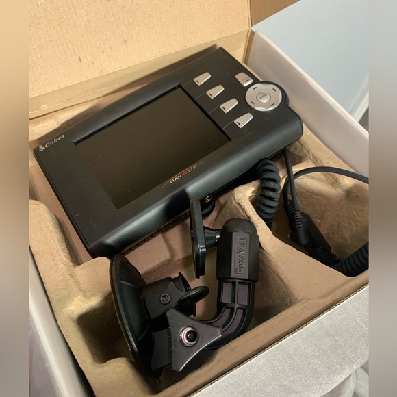 Cobra GPSM 2200 Portable Mobile Navigation System Touch Screen GPS Bundle - Picture 4 of 13